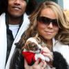 Mariah Carey et son mari Nick Cannon, ainsi que leur bébé chiot, à Aspen  le 22 décembre 2009