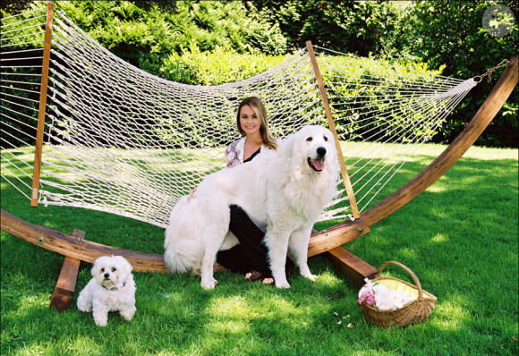 Laeticia Hallyday avec ses chiens en juin 2001