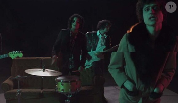 Les BB Brunes lèvent le voile sur le clip de Nico Teen Love, le  nouveau single extrait de leur second album du même nom.