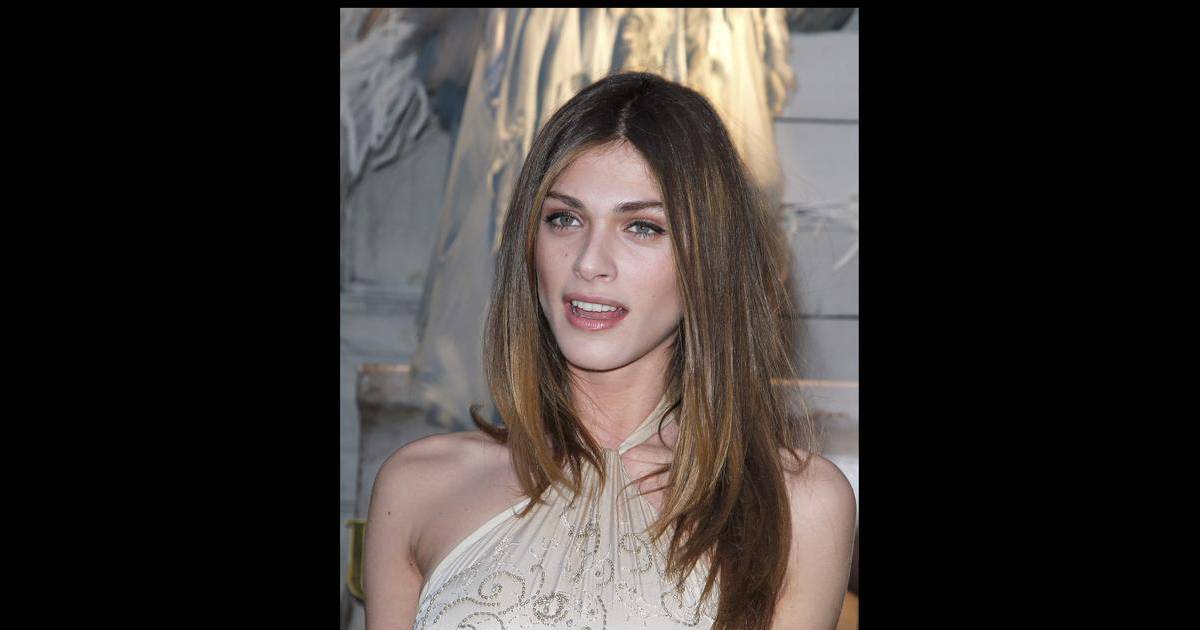 Elisa Avocate Plus Belle La Vie Actrice Elisa Sednaoui à l'inauguration de la boutique Ralph's à Paris le 14