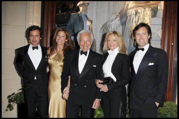 Ralph Lauren entouré de sa femme et de ses enfants à l'inauguration de la boutique Ralph's à Paris le 14 avril 2010