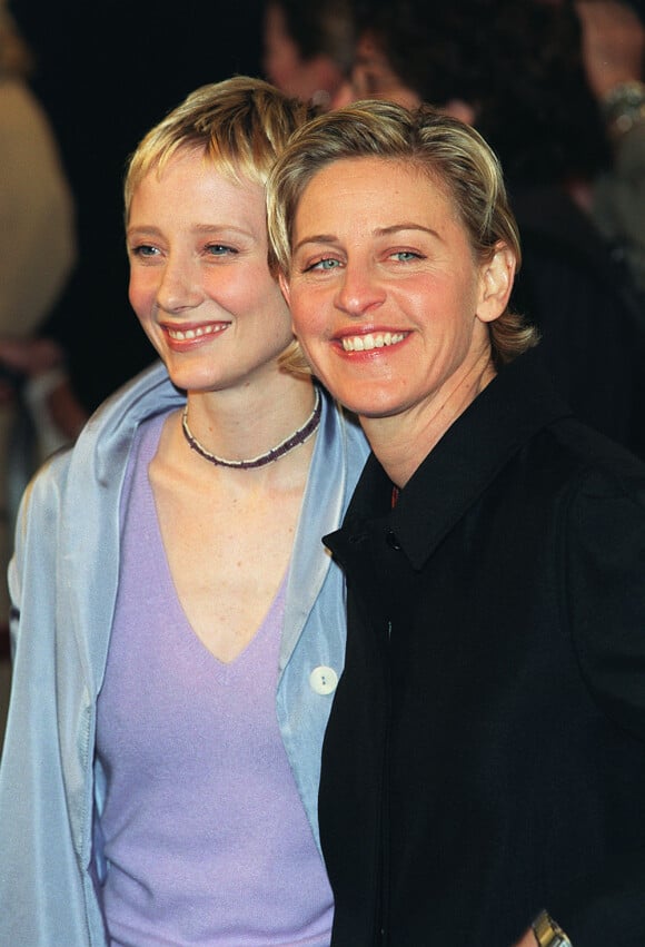 Avant de vivre le parfait amour avec sa belle Portia de Rossi, la déjantée Ellen DeGeneres vivait une jolie romance avec l'actrice Anne Heche