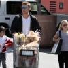 Ryan Phillippe et ses enfants, Ava et Deacon, à Los Angeles, le 20 mars 2010