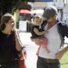 Cam Gigandet passe une belle journée à Los Angeles le 13 avril 2010 avec sa compagne Dominique et leur fille Everleigh