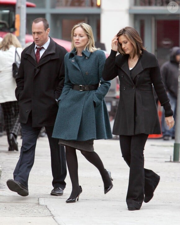Sharon Stone sur le tournage de Law & Order avec Christopher Meloni et Mariska Hargitay