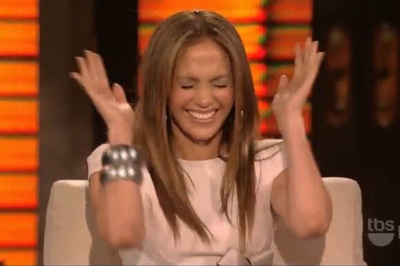 Jennifer Lopez totalement gênée sur le plateau du Lopez Tonight Show, le 22 avril 2010