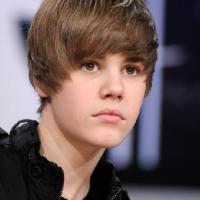 Justin Bieber : Le phénomène de 16 ans torse nu sur une plage australienne... Décidément, ça bosse dur !