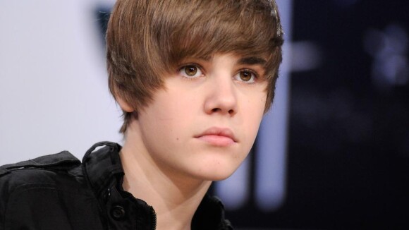 Justin Bieber : Le phénomène de 16 ans torse nu sur une plage australienne... Décidément, ça bosse dur !