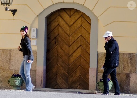 Le 24 avril 2010, le Palais Royal annonçait la rupture des fiançailles de Madeleine de Suède et de Jonas Bergström. Sa soeur Victoria, avec son fiancé Daniel, s'abstient de tout commentaire (photo : promenade à Drottningholm le 23/04)