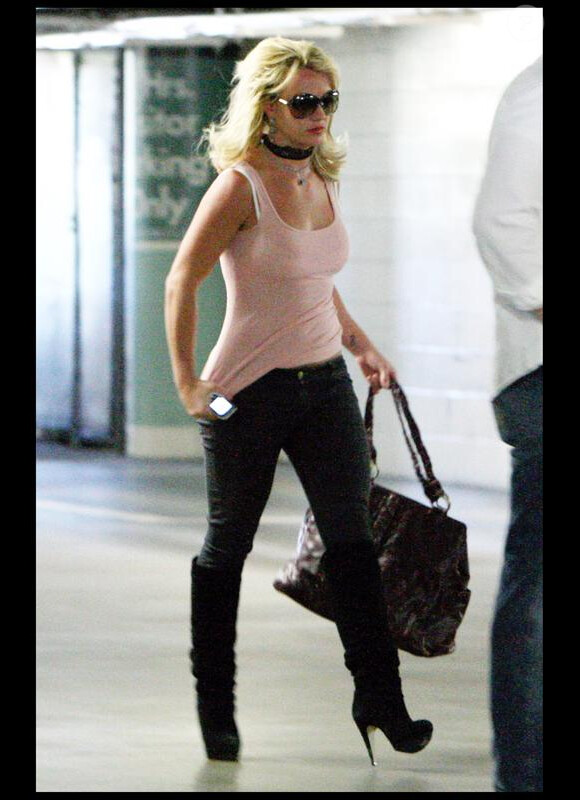Britney Spears se rend chez son avocat à Los Angeles le 28 avril 2010