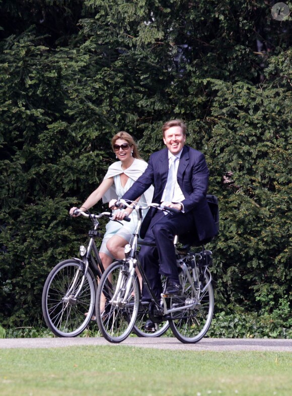 Maxima et Willem-Alexander des Pays-Bas, adeptes du vélo, ont célébré le 28 avril 2010 le cinquantenaire de la Fondation Duivenvoorde