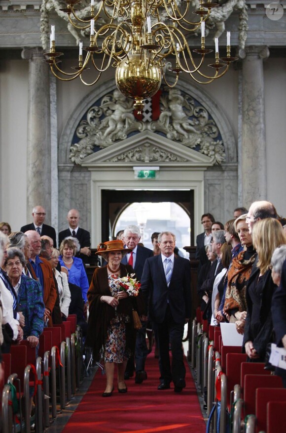 Beatrix célébrait le 29 avril 2010 le cinquantenaire de la maison où Anne Frank s'est réfugiée à Amsterdam de 1942 à 1944