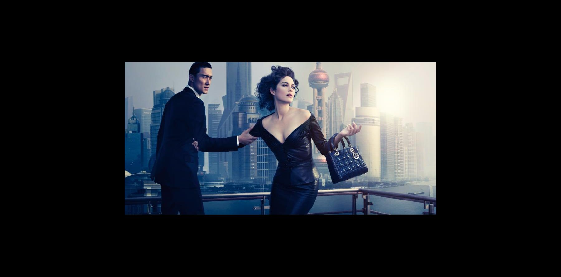 La Maison De Marion Cotillard Choque Le Monde Entier Marion Cotillard : Une étrange Lady Dior dont le message semble