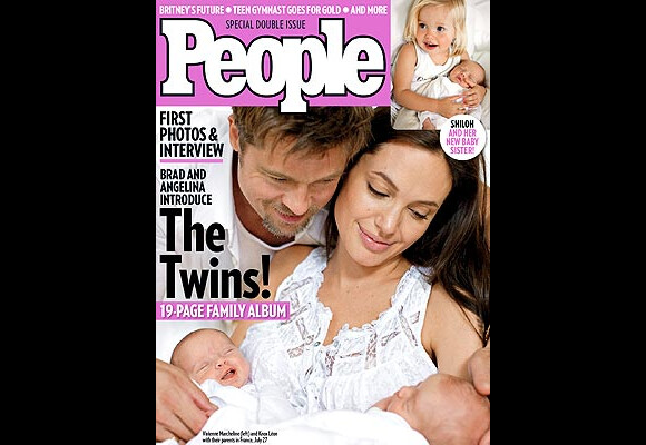 Angelina Jolie et Brad Pitt avec leur jumeaux en couverture de People