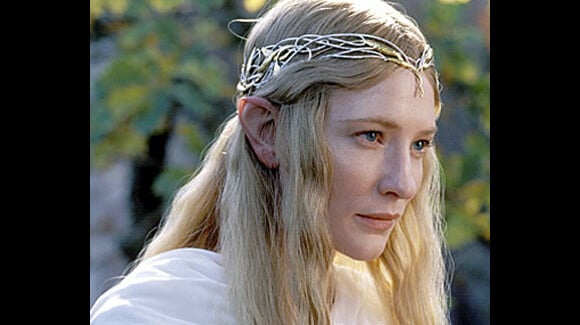 Cate Blanchett fait partie de la saga du Seigneur des anneaux réalisée par Peter Jackson : elle joue la belle et mystérieuse Galadriel, reine des elfes