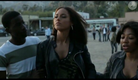 Alicia Keys met en scène l'amour confronté aux préjugés interraciaux dans le clip de Un-thinkable (I'm ready), avec la participation du comédien Chad Michael Murray (Les Frères Scott)