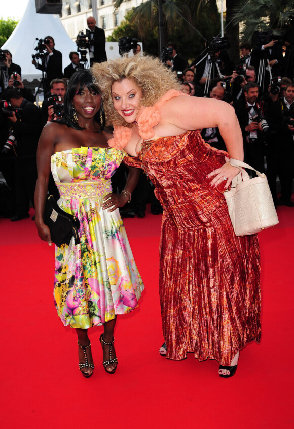 Surya Bonaly et Velvet d'Amour portent des tenues signées Christophe Guillarmé sur la Croisette (13 mai 2010 à Cannes)
