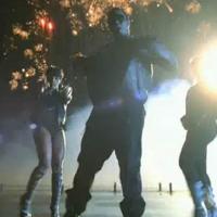 P. Diddy et ses deux bombes : Explosifs dans le clip spectaculaire de "Hello Good Morning" !