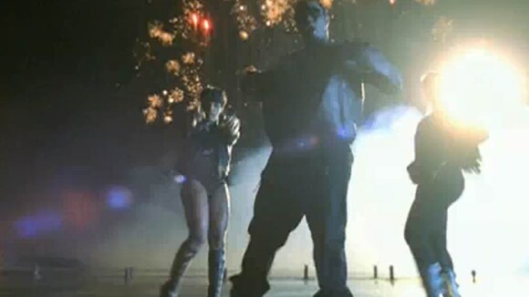 P. Diddy et ses deux bombes : Explosifs dans le clip spectaculaire de "Hello Good Morning" !