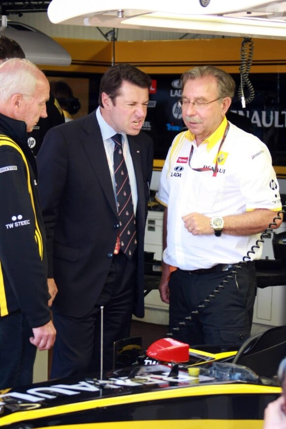 Le ministre de l'industrie Christian Estrosi lors du Grand Prix de Formule 1 de Monaco dans la principauté de Monaco le 16 mai 2010
