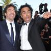 Benicio Del Toro et Alejandro Gonzalez Inarritu lors du tapis rouge du film Biutiful présenté pendant le festival de Cannes le 17 mai 2010