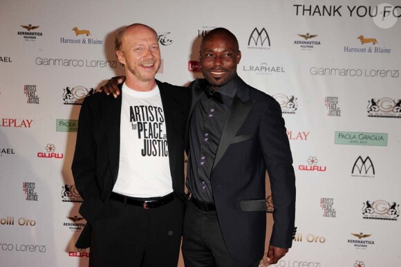 Cannes - Soirée Artsits for Peace and Justice, au VIP Room Palm Beach,  le 20 mai 2010 : Paul Haggis et Jimmy Jean Louis.