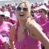 La sculpturale Penny Lancaster, comme chaque année, participe en mai 2010 à la Pink Ribbon Walk au profit de la recherche contre le cancer du sein... Et toujours irrésistible !