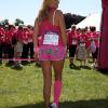 La sculpturale Penny Lancaster, comme chaque année, participe en mai 2010 à la Pink Ribbon Walk au profit de la recherche contre le cancer du sein... Et toujours irrésistible !