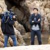Andres Velencoso sur la plage de Tossa, en plein tournage d'un show tv