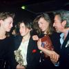 Charlotte Gainsbourg avec sa demi soeur Kate Barry, sa mère Jane Birkin et son père Serge Gainsbourg, en 1986