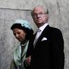 La reine Silvia et le roi Carl XVI Gustaf lors de la publication des bans du mariage de Daniel Westling et de Victoria de Suède le 30 mai 2010
