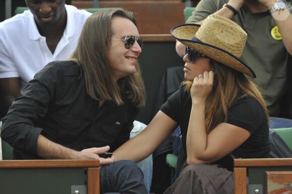 Hélène Ségara et Mathieu Lecat, son époux, au tournoi de Roland-Garros. 2/06/2010