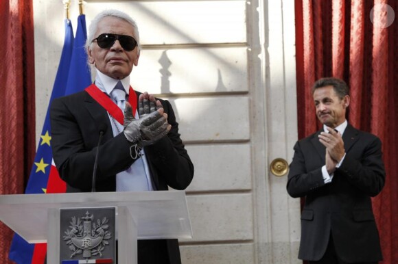 Karl Lagerfeld honoré par Nicolas Sarkozy le 3 juin 2010 à L'Elysée