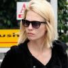 La très belle January Jones, à la sortie d'une station service, à Los Angeles, le 3 juin 2010.