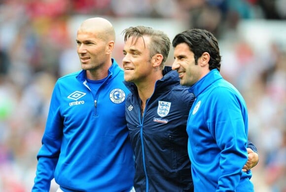 Zinedine Zidane, Robbie Williams et Luis Figo à l'occasion du 2010 Soccer Aids Match, au stade d'Old Trafford, à Manchester, le 6 juin 2010.