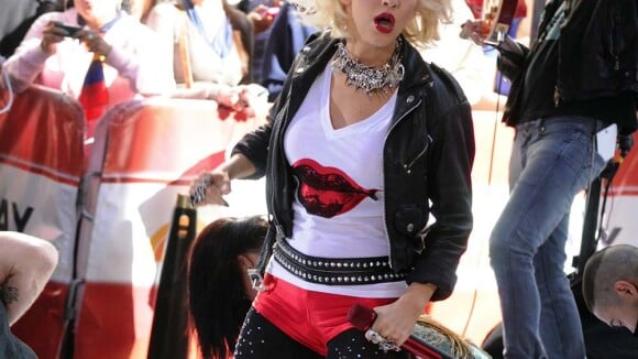 Christina Aguilera : plus platine que jamais, elle est devenue le sosie de Cyndi Lauper !