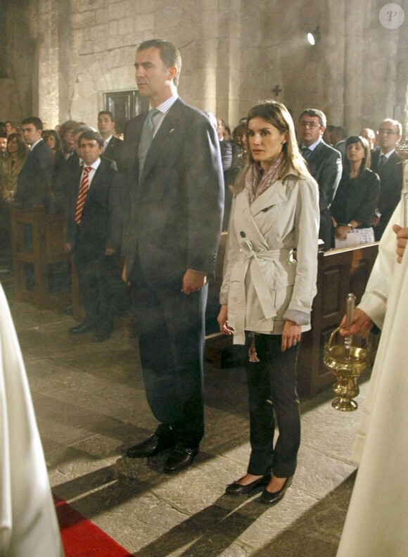 Letizia d'Espagne et son époux Felipe visitent le monastère de San Salvador de Leyre. 9/06/2010