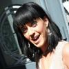 Katy Perry arrive au 22 rue Boileau, devant les locaux de la station de radio NRJ, pour enregistrer une interview diffusée dans le 6/9, lundi matin.