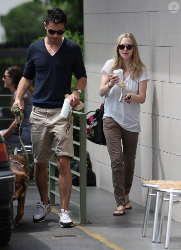 Après une séance sportive, Amanda Seyfried et Dominic Cooper ont passé la journée ensemble. Le 11 juin 2010