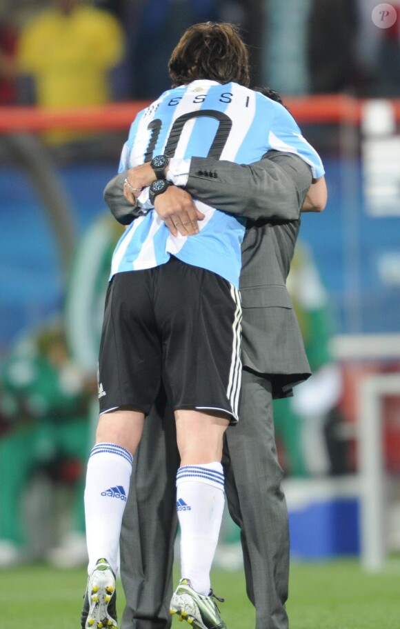 Diego Maradona jouait gros, samedi 12 juin, pour le match Argentine-Nigéria... Son équipe a finalement arraché la victoire (1-0) grâce à un but de Gabi Heinze à la 6e minute de jeu.