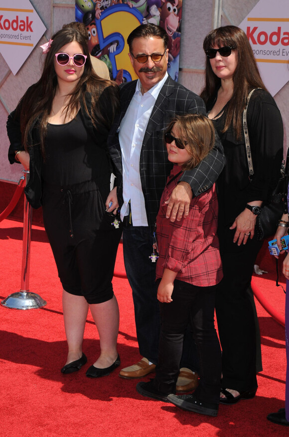 Andy Garcia et sa famille lors de l'avant-première de Toy Story 3 à Los Angeles le 13 juin 2010