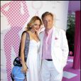 Béatrice Rosen prend la pose avec le président de Lancel Marc Lelandais lors de la soirée pour le lancement du B.B Bag de Lancel au Salon France Amerique à Paris le 14 juin 2010 