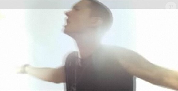 Eminem prend des airs de super-héros dans le clip de Not Afraid, premier extrait de son nouvel album : Recovery.