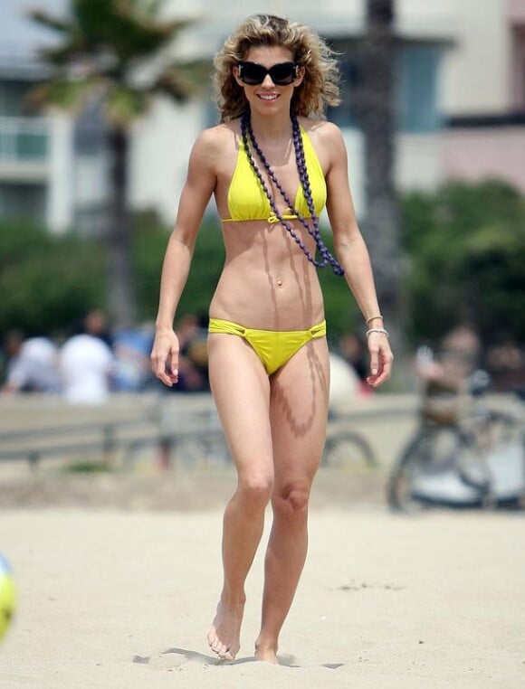 AnnaLynne McCord en bikini pour profiter du soleil à fond !