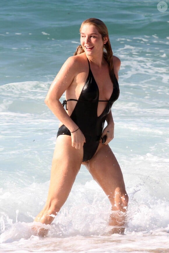 Kesha au soleil dans un bikini sexy, pour commencer l'été en beauté !