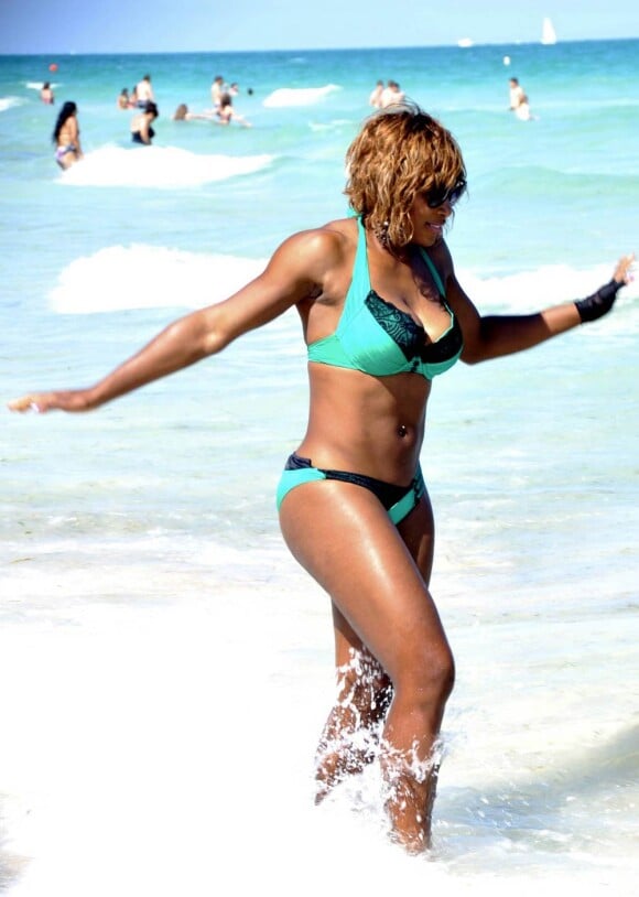 Serena Williams au soleil dans un bikini sexy, pour commencer l'été en beauté !