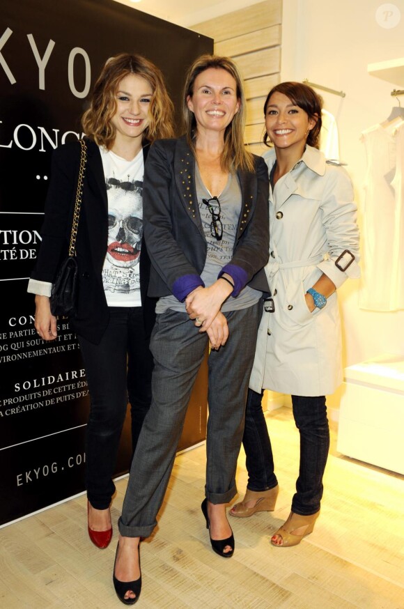 Emilie Dequenne et Emma de Caunes lors de la soirée de lancement de la collection Capsule POUR LONGTEMPS d'Ekyog et l'inauguration de la 37e boutique le 17 juin 2010 au soir à Paris au 59 rue Bonaparte !