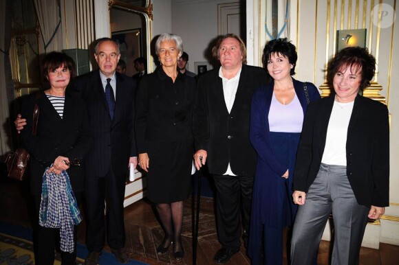 Le 21 juin 2010, Carmen Maria Vega recevait le premier prix Barbara au ministère de la Culture, en présence notamment de Frédéric Mitterrand, de Gérard Depardieu, de Liane Foly et de Marie-Paule Belle...