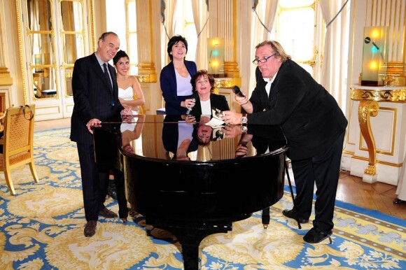 Le 21 juin 2010, Carmen Maria Vega recevait le premier prix Barbara au ministère de la Culture, en présence notamment de Frédéric Mitterrand, de Gérard Depardieu, de Liane Foly et de Marie-Paule Belle...