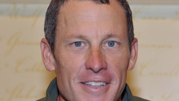 Lance Armstrong : Il squatte un parking dans le Jura !